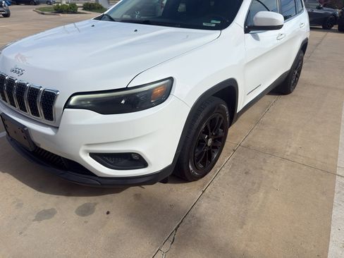 Used 2019 Jeep Cherokee Latitude Plus FWD image 1