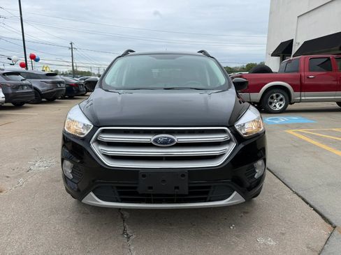 Used 2018 Ford Escape SE w/ SE Sync 3 Package AWD/4WD image 2