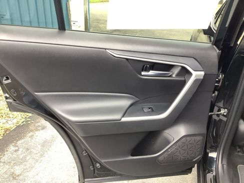 Used 2022 Toyota RAV4 XLE image 33