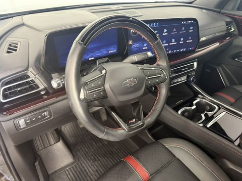Used 2025 Chevrolet Traverse RS AWD/4WD image 19