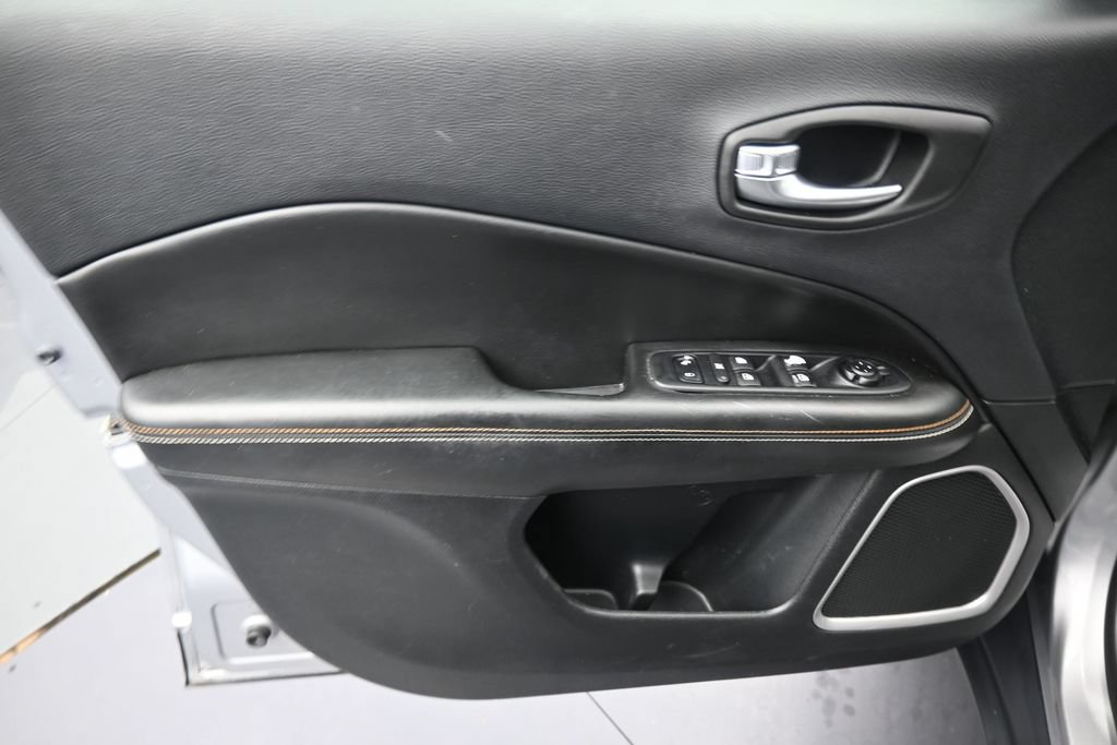 Used 2019 Jeep Compass Latitude AWD/4WD image 11