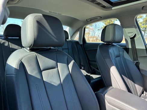 Used 2018 Audi A4 2.0T Premium image 25