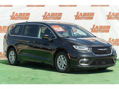 Used 2023 Chrysler Pacifica Touring-L