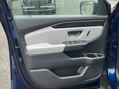 Used 2025 Honda Pilot Elite image 9