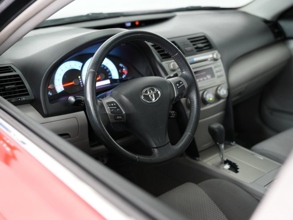 Used 2011 Toyota Camry SE w/ SE Extra-Value Pkg #1 FWD image 6