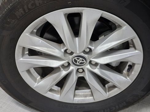 Certified 2025 Toyota Corolla Cross LE image 7