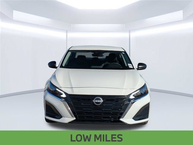 Used 2025 Nissan Altima 2.5 S FWD image 11