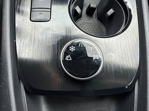 Used 2024 Nissan Rogue S image 23