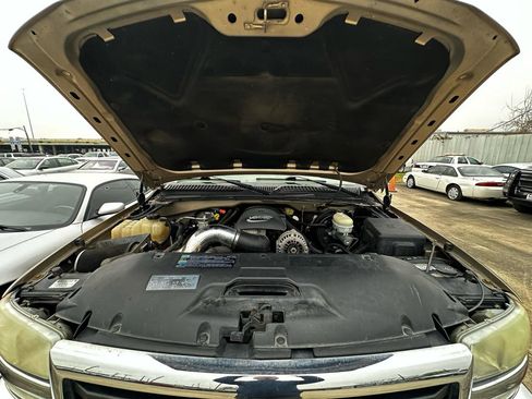 Used 2005 GMC Sierra 1500 SLE w/ Off-Road Package image 10