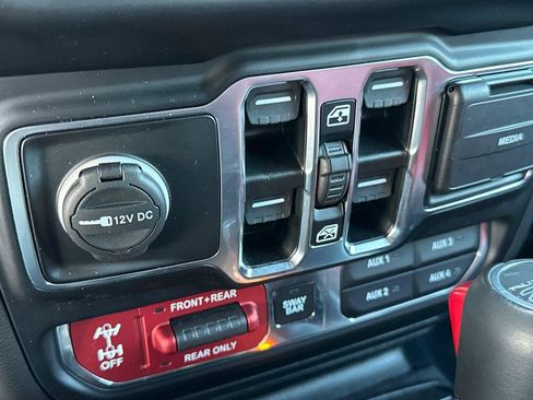 Used 2023 Jeep Wrangler Unlimited Rubicon 4xe image 35