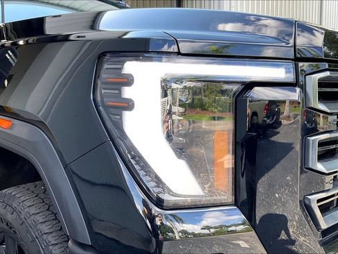 Used 2025 GMC Sierra 2500 AT4 w/ AT4 Premium Plus Package AWD/4WD image 25