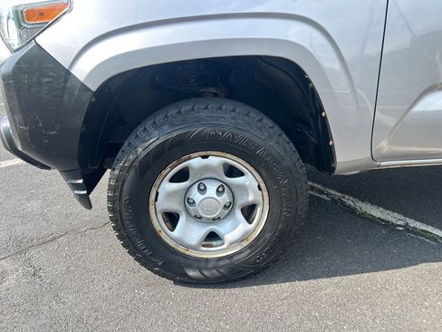 Used 2017 Toyota Tacoma SR AWD/4WD image 29