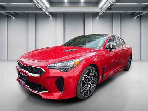 Certified 2022 Kia Stinger GT2 image 3