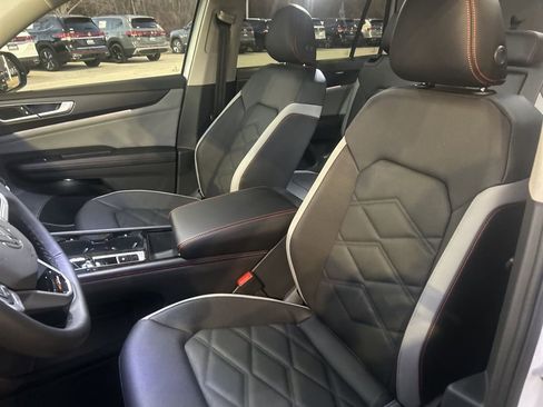 New 2026 Volkswagen Atlas Peak Edition AWD/4WD image 24