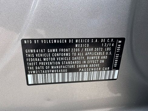 Used 2015 Volkswagen Golf S image 27