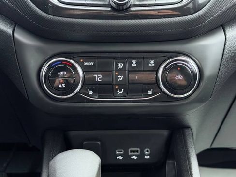 Used 2022 Chevrolet TrailBlazer LT w/ Convenience Package FWD image 33