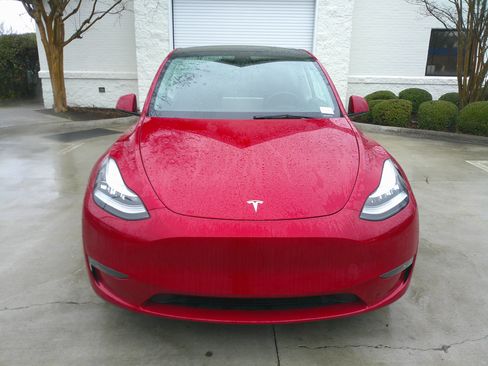 Used 2023 Tesla Model Y Long Range image 3
