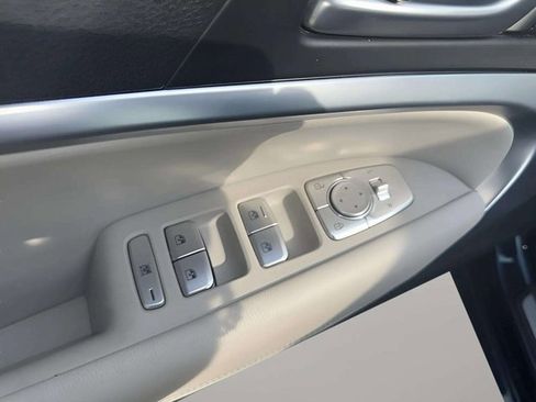 Used 2023 Genesis G70 2.0T image 11