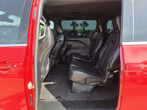 Used 2026 Chrysler Voyager LX FWD image 15