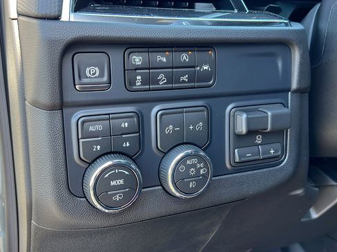 New 2026 Chevrolet Suburban RST w/ RST Capability Package image 33