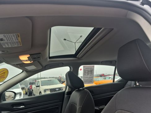 Used 2024 Nissan Altima 2.5 SV w/ SV Premium Package image 9