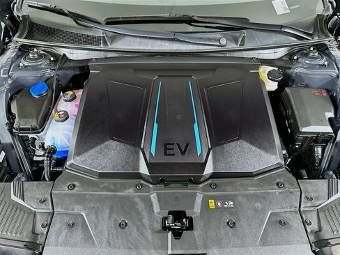Used 2024 Hyundai Ioniq 5 SE RWD image 30