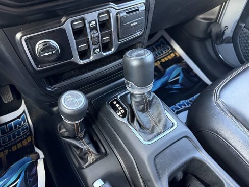 Used 2023 Jeep Wrangler Unlimited Sahara image 24