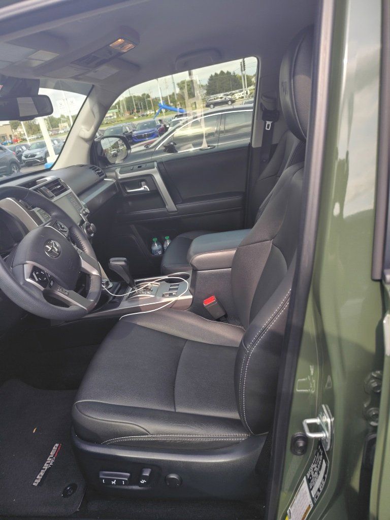 Used 2022 Toyota 4Runner TRD Sport AWD/4WD image 3