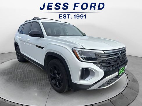 Used 2024 Volkswagen Atlas Peak Edition SEL image 6