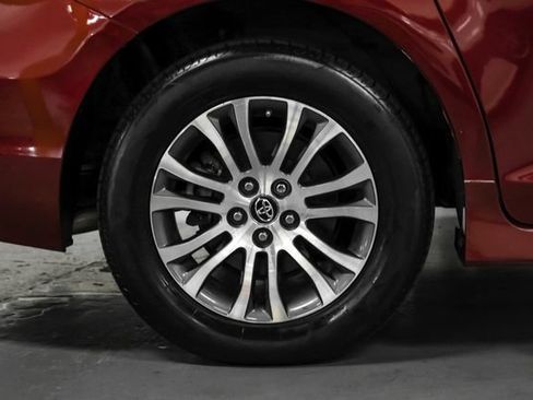 Used 2019 Toyota Sienna XLE Premium FWD image 45