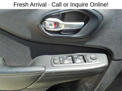 Used 2016 Jeep Cherokee Latitude w/ Comfort/Convenience Group AWD/4WD image 11