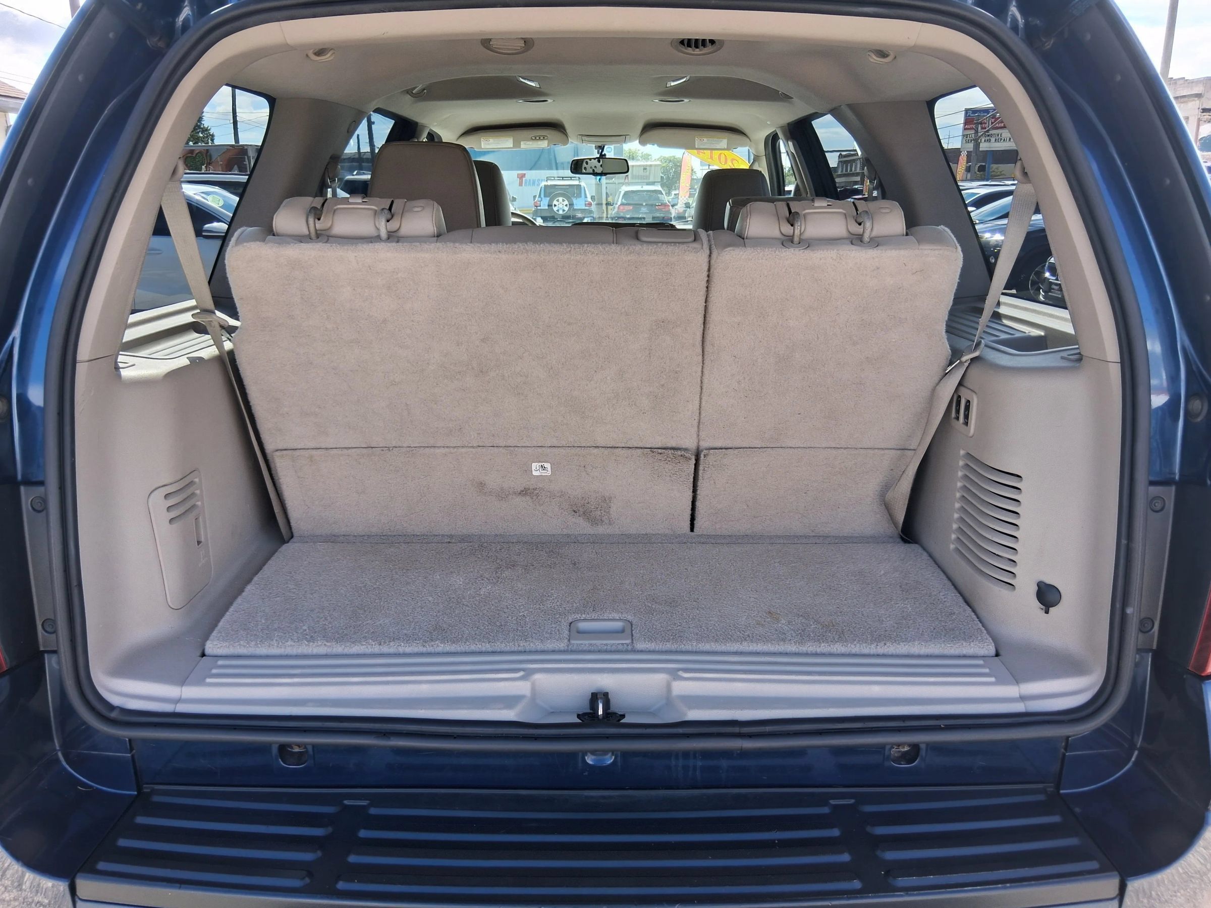 Used 2014 Ford Expedition XLT w/ Leather Seating Package AWD/4WD image 9