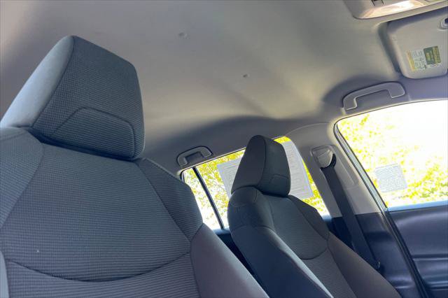 Certified 2022 Toyota RAV4 LE AWD/4WD image 18
