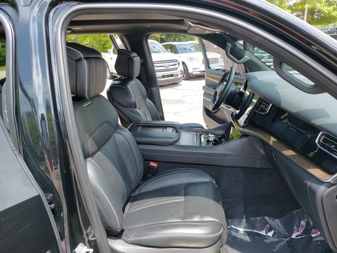 Used 2023 Jeep Grand Wagoneer Series II w/ Flexible Seating Group AWD/4WD image 10