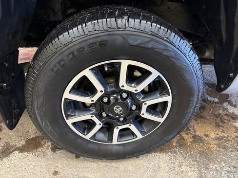 Used 2018 Toyota Tundra SR5 image 11