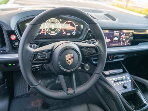 Certified 2026 Porsche Cayenne AWD/4WD image 14