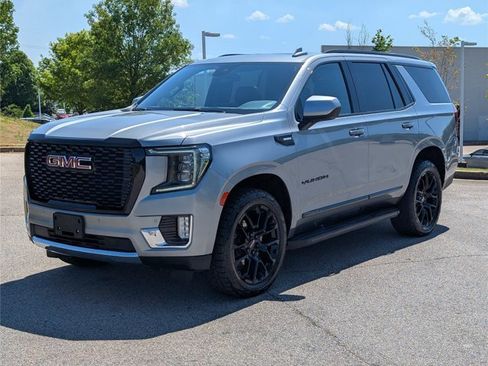 Used 2023 GMC Yukon SLT AWD/4WD image 2