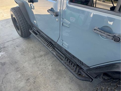 Used 2014 Jeep Wrangler Unlimited Sahara w/ Connectivity Group AWD/4WD image 31