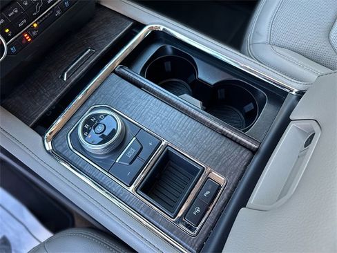 Used 2021 Ford Expedition Limited image 22