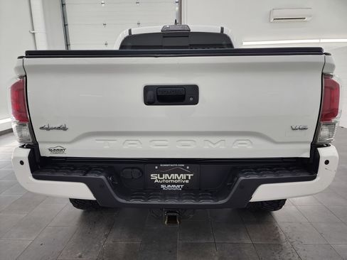Used 2019 Toyota Tacoma Limited image 27