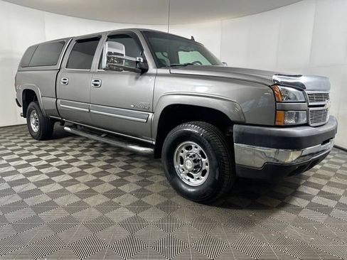 Used 2006 Chevrolet Silverado 2500 LT w/ Heavy-Duty Power Package image 2