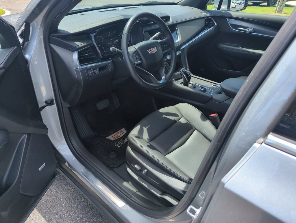 Used 2024 Cadillac XT6 Luxury AWD/4WD image 10