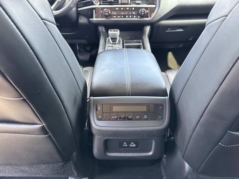 Used 2022 Nissan Pathfinder SL image 17