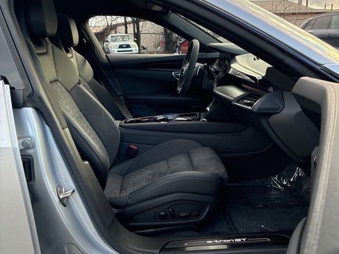 Used 2022 Audi e-tron GT Prestige w/ Prestige Package image 11