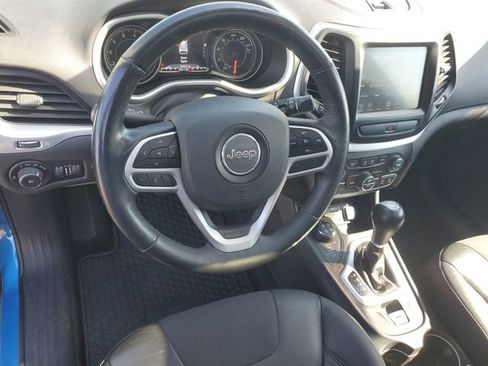 Used 2018 Jeep Cherokee Trailhawk w/ Comfort & Convenience Group AWD/4WD image 12