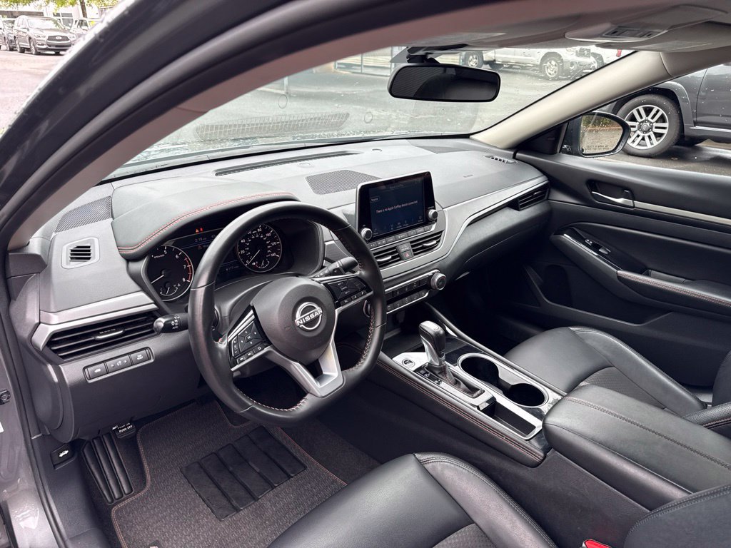 Used 2025 Nissan Altima 2.5 SR FWD image 17