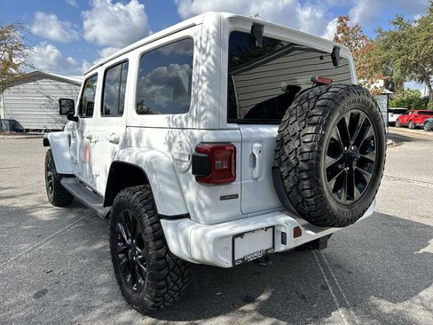 Used 2022 Jeep Wrangler Unlimited Sahara image 4