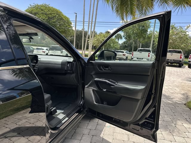 Used 2025 Nissan Pathfinder S FWD image 23
