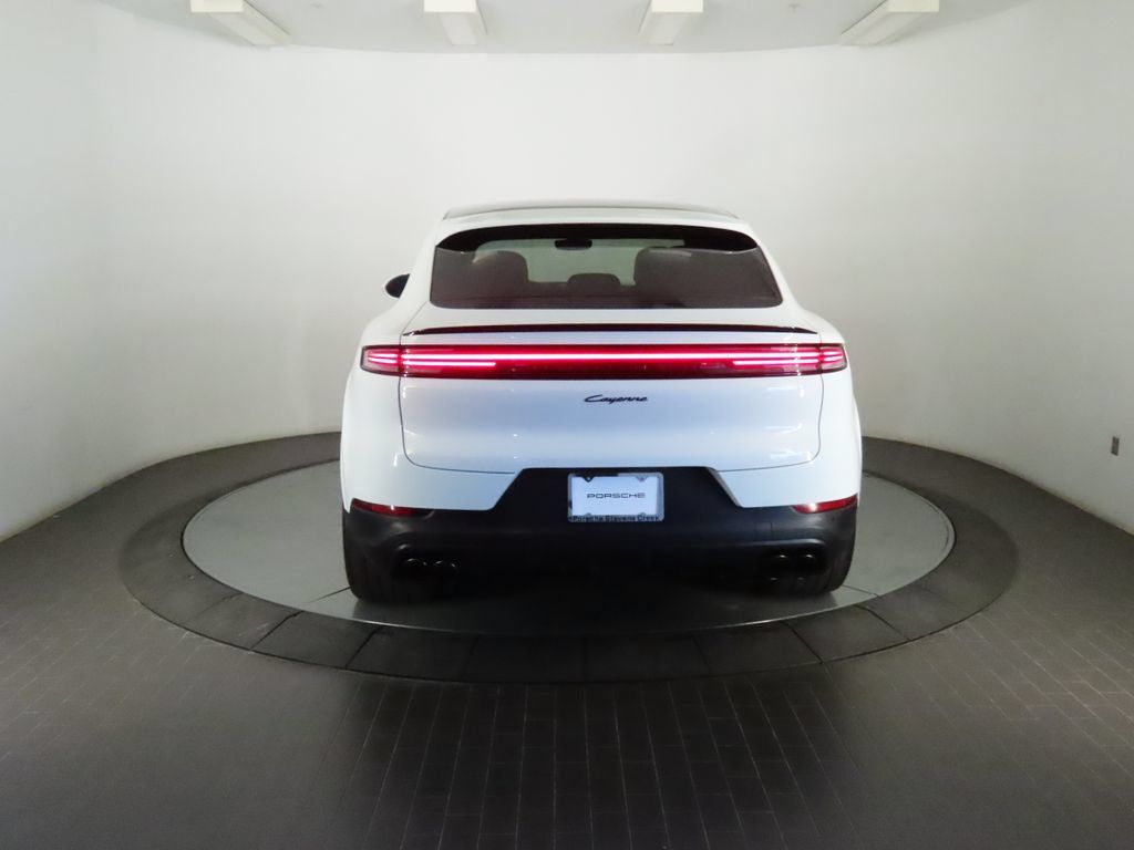Certified 2025 Porsche Cayenne Coupe AWD/4WD image 6