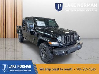 New 2025 Jeep Gladiator Sport video 1